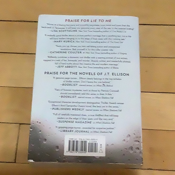 🏖2 Sets of Books for $13🏖 EUC Paperbacks - Picture 3 of 5